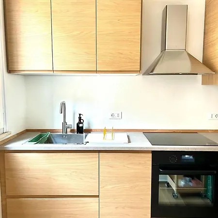 Al Civico 15 - 300 M Dal Duomo - Permesso Ztl Gratuito Apartmán